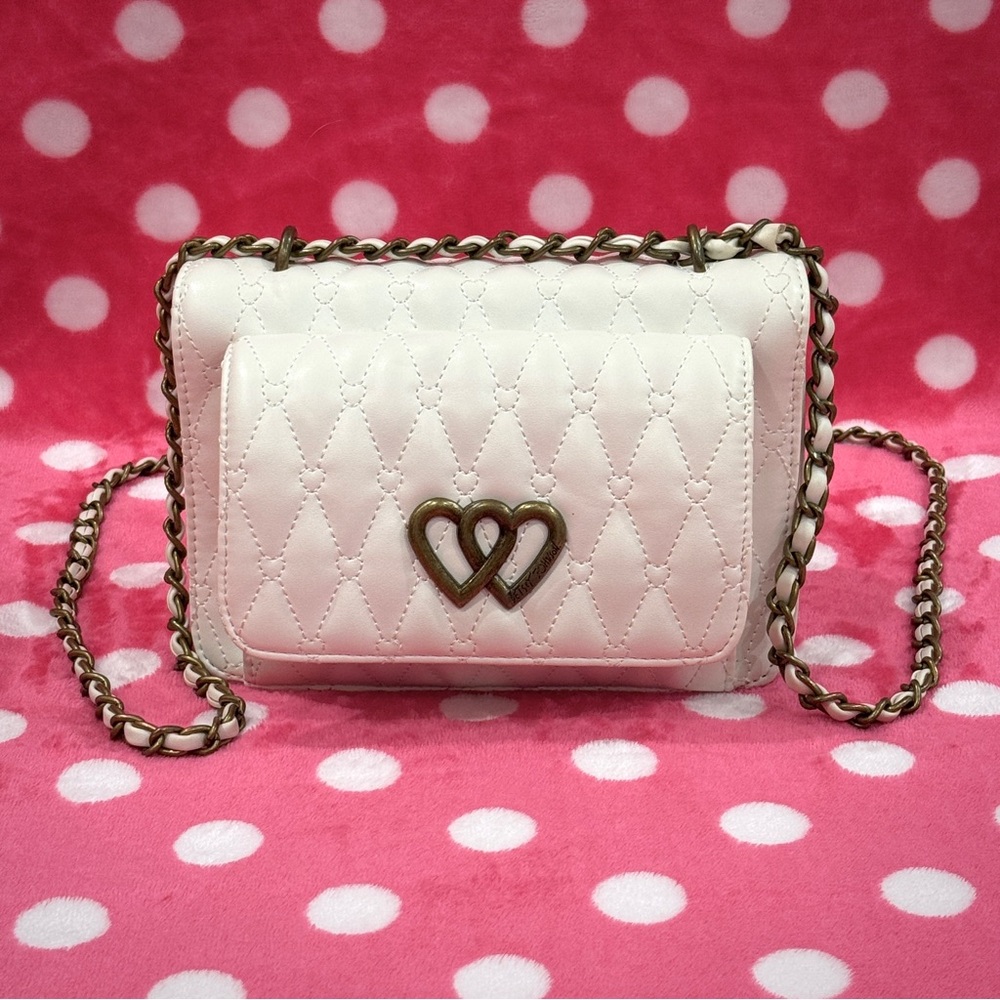 Betsey Johnson white quilted faux leather crossbody bag w gold chain strap
